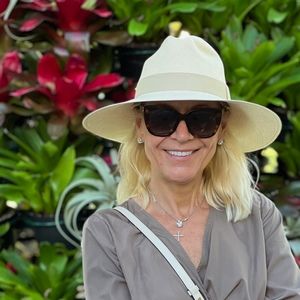 Meet your Posher, Posh